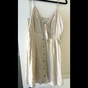 Cotton linen summer dress with cutout